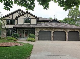 1487 Arden Vista Ct, Arden Hills, MN 55112