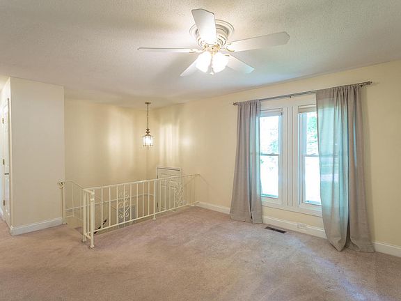 4th image of 7021 Pinebrook Dr