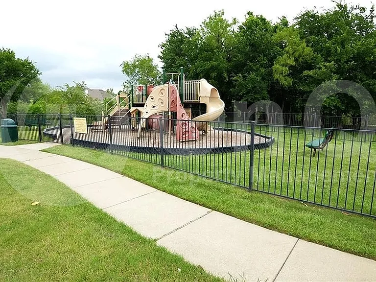 413 Driftwood Ct — Photo 22
