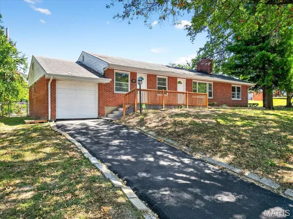 9472 Yorktown Dr, Saint Louis, MO 63137