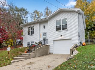 981 Valley Ave NW, Grand Rapids, MI