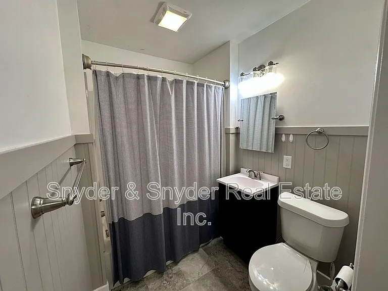 1093 N Main St — Photo 8