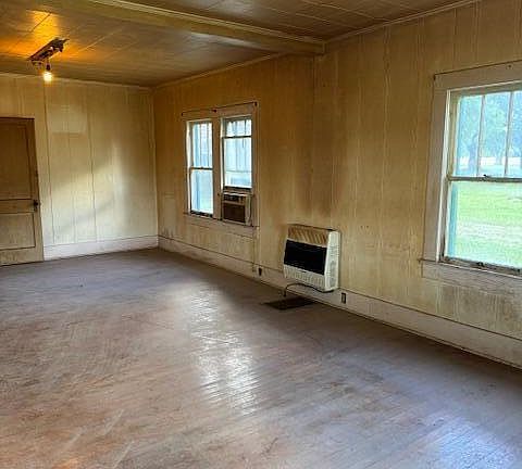 3rd image of 211 Bertinot Rd