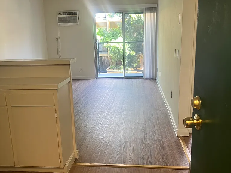 Lennox Lanai Apartments — Photo 27
