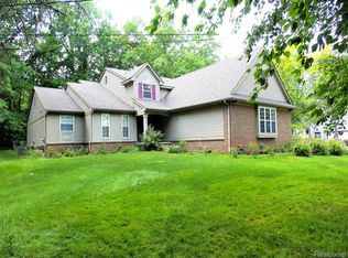 537 Alsup Ln, Waterford, MI 48328