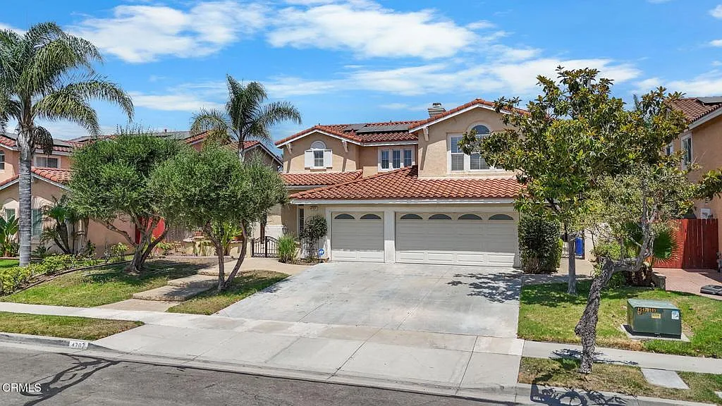 5 bed, 3.0 bath, 2752 sqft, $5,490 — Photo 2