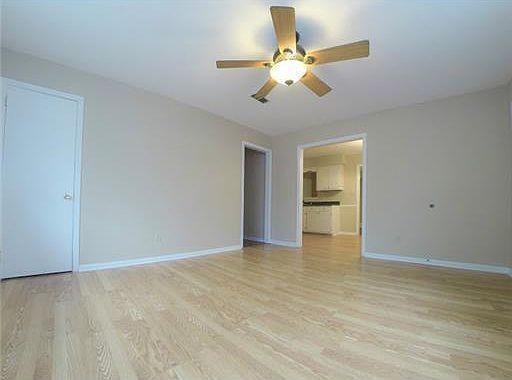 4th image of 127 Linda Cres