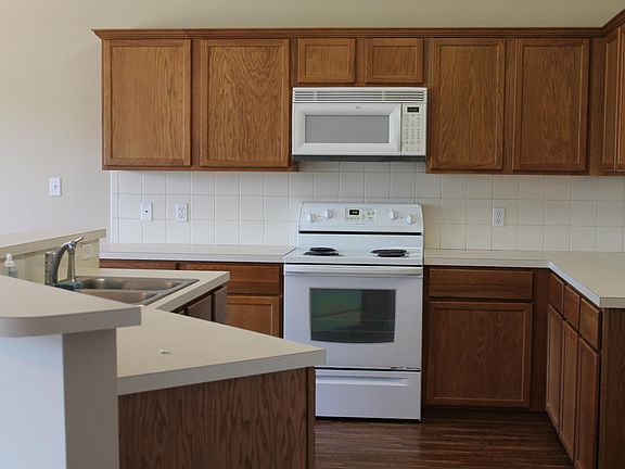 3rd image of 1029 N Park Dr