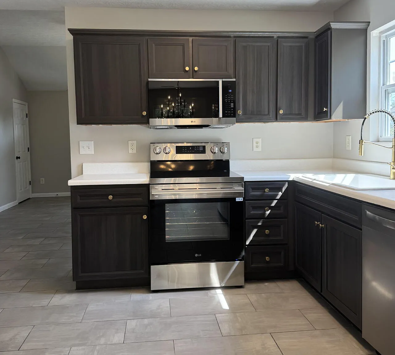 3 bed, 2.0 bath, 1330 sqft, $2,600 — Photo 4