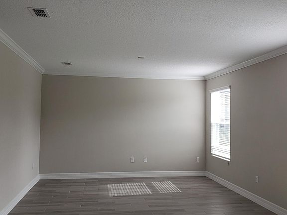 5th image of 2790 Chantilly Ave