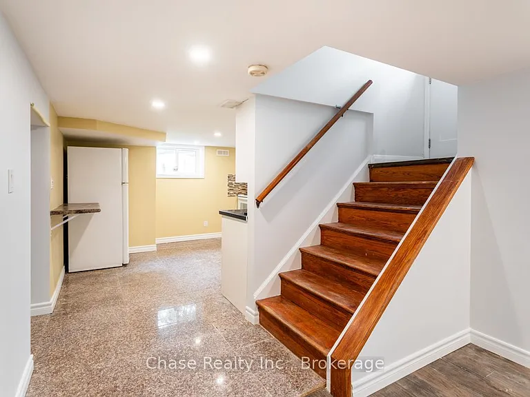 402 Guelph Line — Photo 10