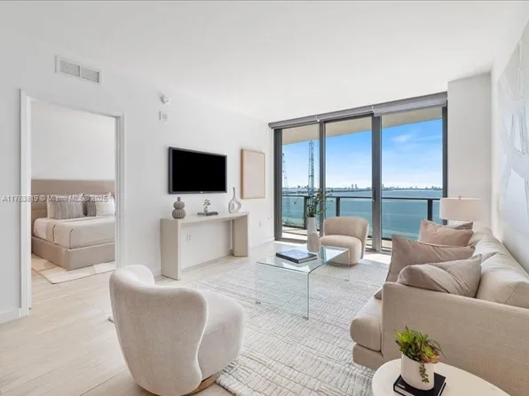 460 NE 28th St APT 907, Miami, FL 33137