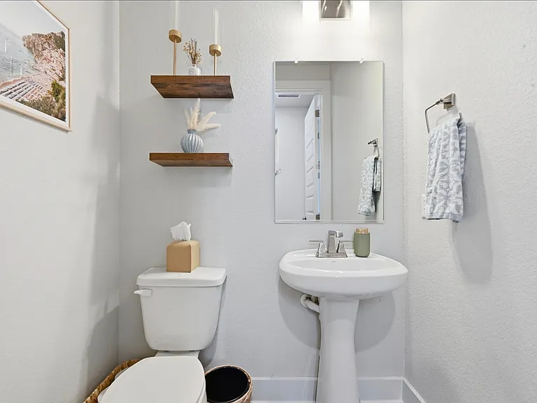 8400 Ausblick Ave — Photo 21