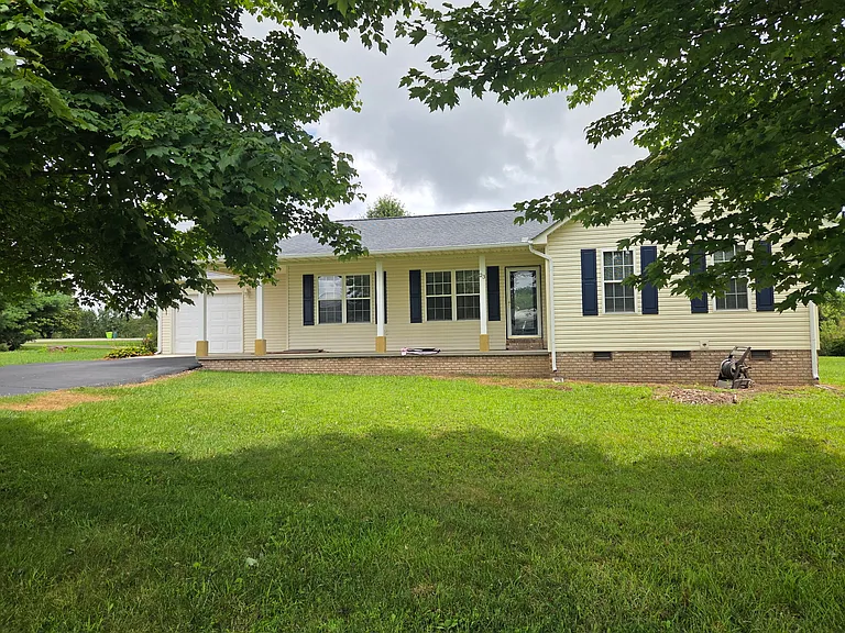 23 Highland Dr — Photo 1