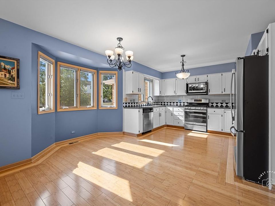 2nd image of 1348 N Rosebud Ln