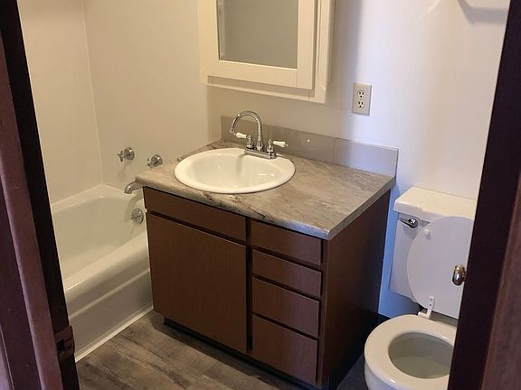 2nd image of 703 Collins St APT 6
