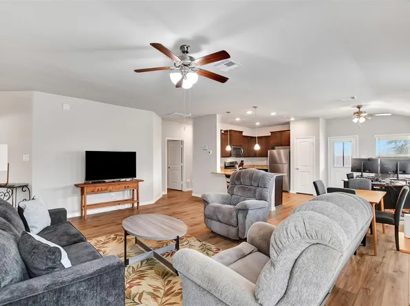 909 Davy St, Brenham, TX 77833