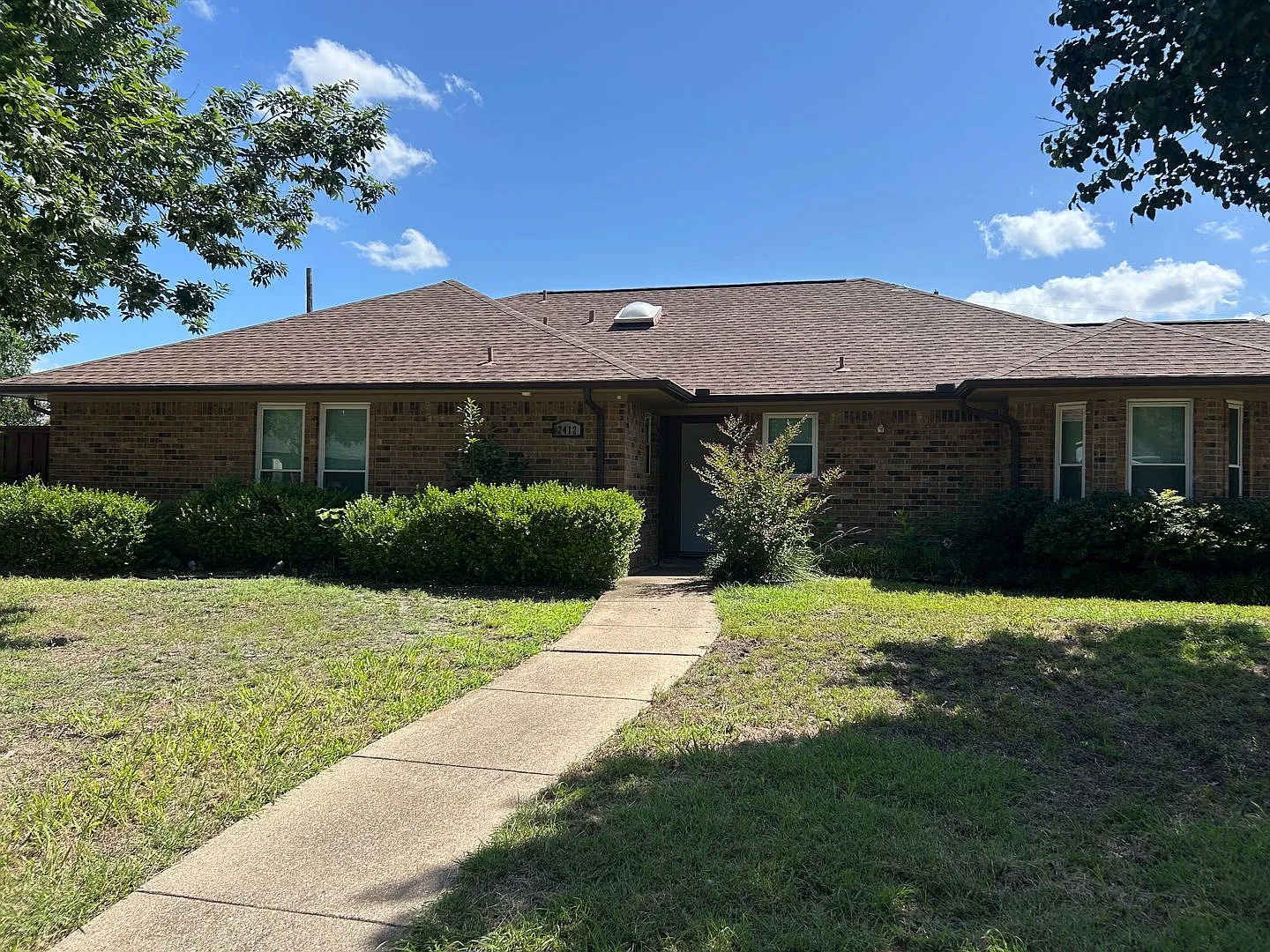2412 Ridgeview Dr — Photo 1
