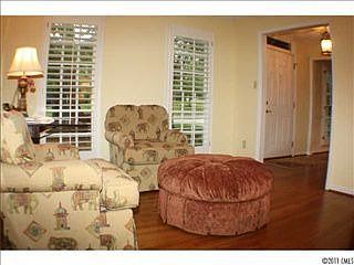 4th image of 1606 Village Ct