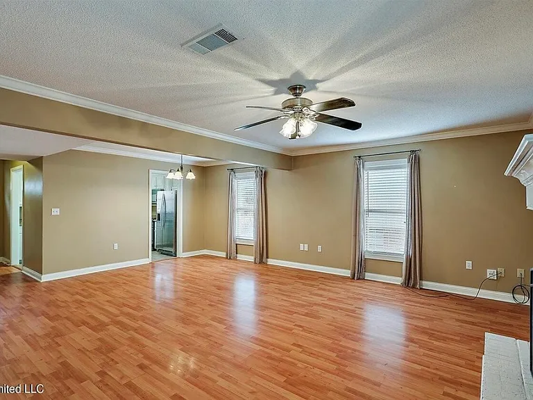 113 Amberwood Dr — Photo 7
