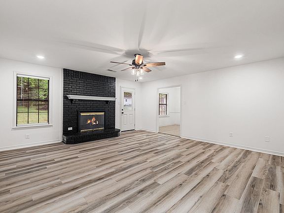 3rd image of 40 Sunset Ln