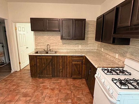 4th image of 1008 W 2nd St