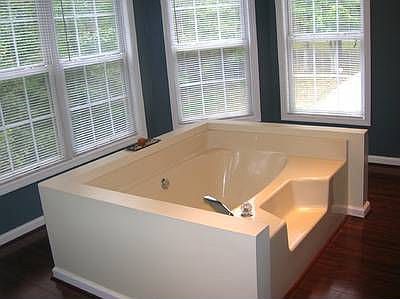 4th image of 1160 Fair Oaks Ln