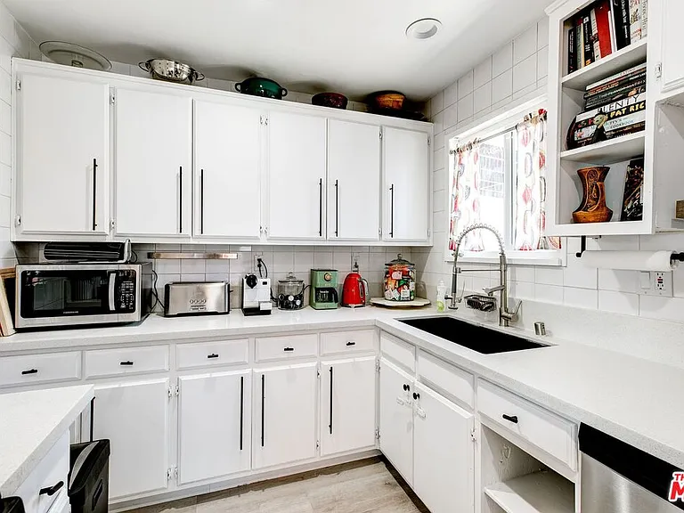 6122 Satsuma Ave — Photo 16