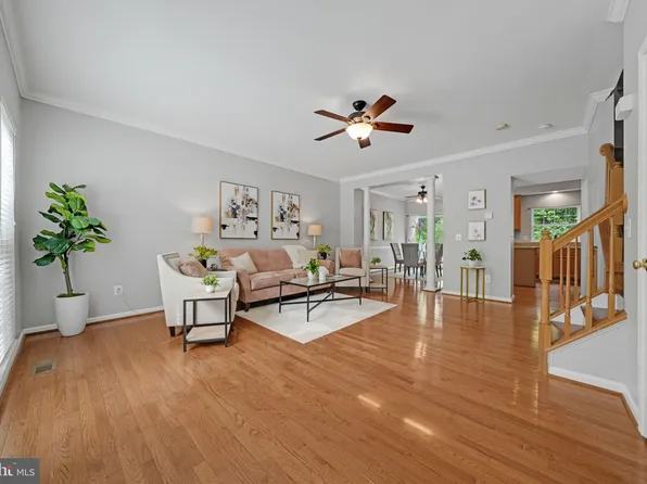 5948 Edgehill Ct, Alexandria, VA 22303