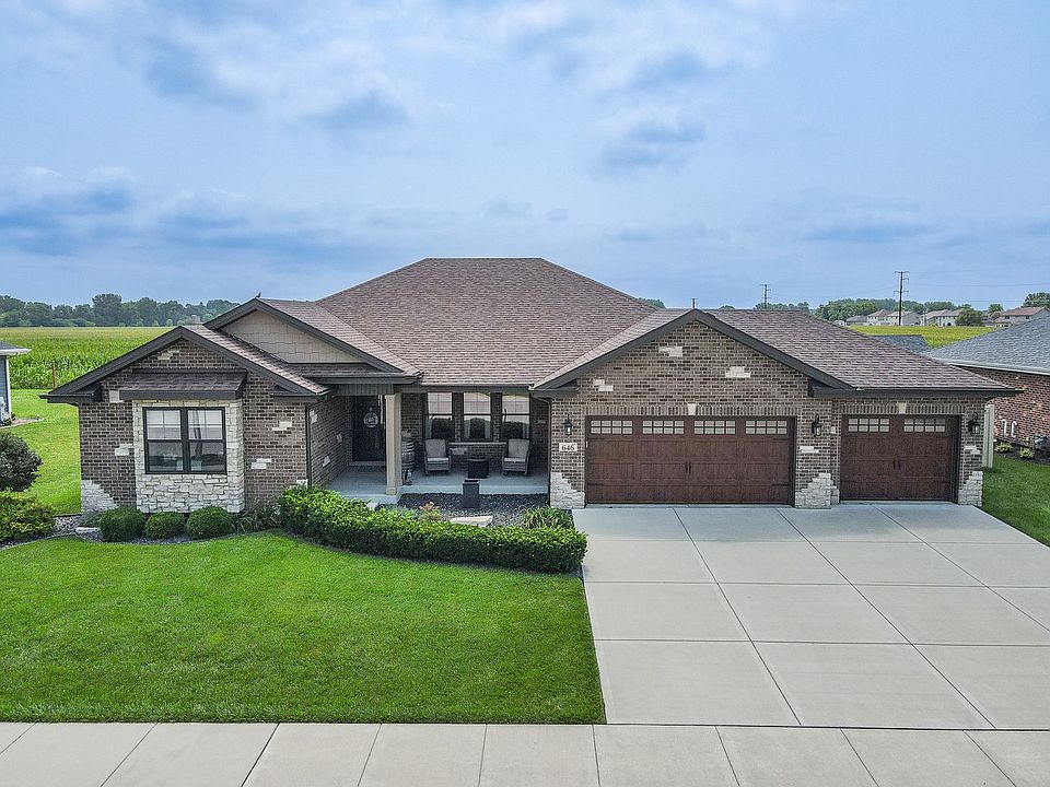 1st image of 646 S Poplar Cir