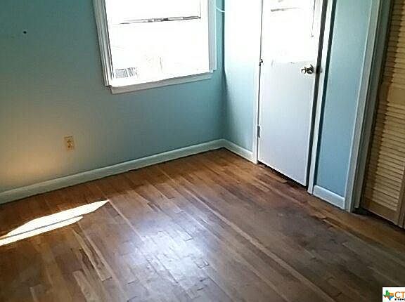 3rd image of 901 S 5th St