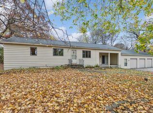 5N611 Myles Rd, St Charles, IL 60175