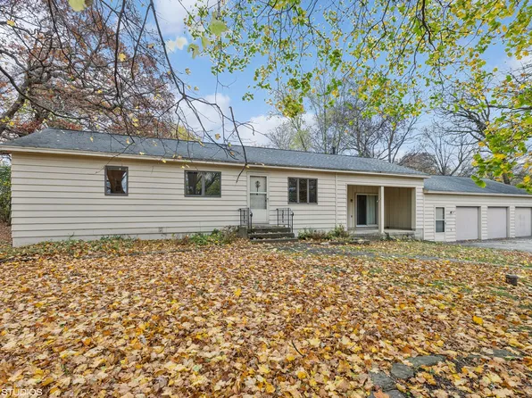 5N611 Myles Rd, St Charles, IL 60175