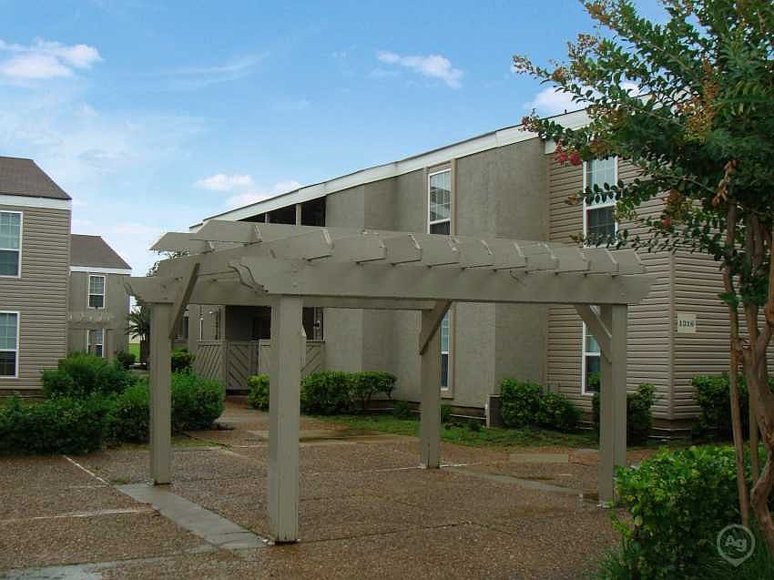 2nd image of 1306 N Albert Pike Ave APT D