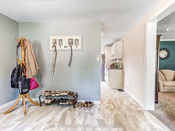 4th image of 32 Albert St #B