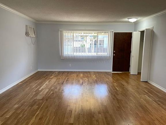 5th image of 1100 N Monterey St APT E