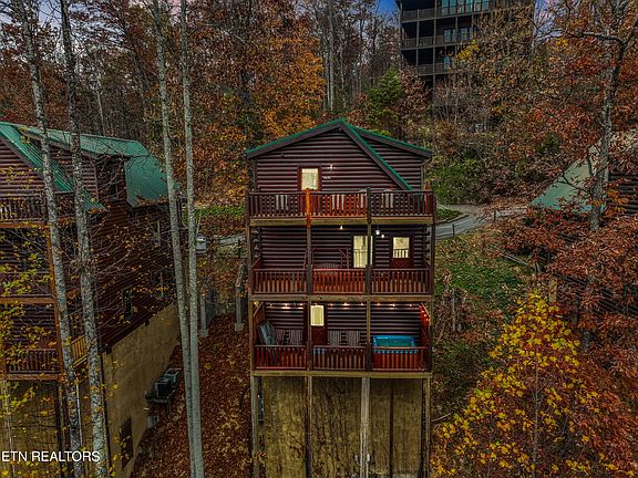 3rd image of 2251 Upper Middle Creek Rd
