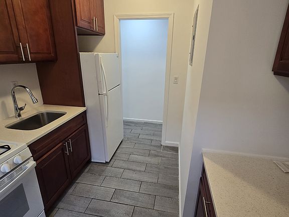 4th image of 9413 5th Ave #4R