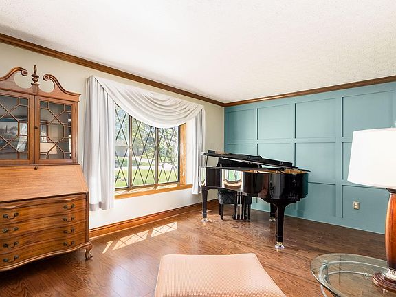 5th image of 12385 Woodsfield Cir E