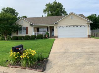 1095 Sir Lionel St, Dyersburg, TN 38024