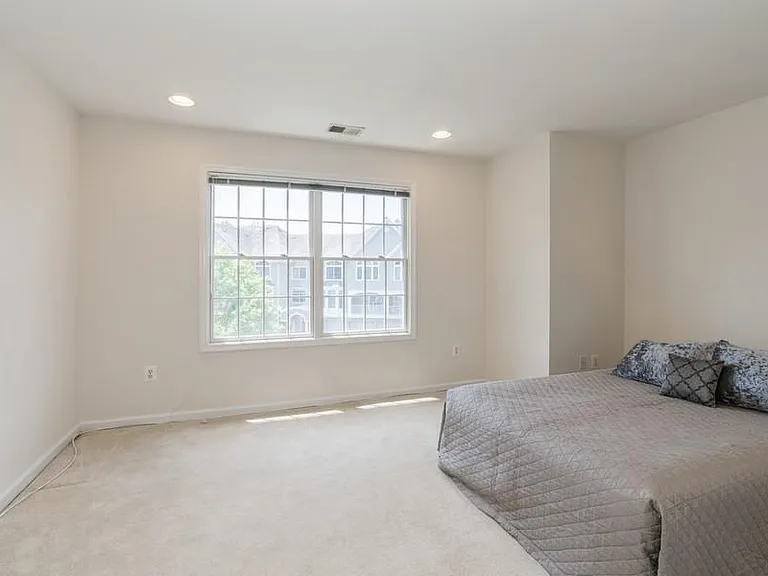 605 Binghampton Ln — Photo 24
