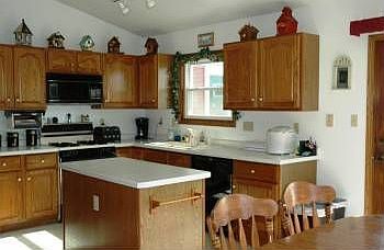 1st image of 911 W Finch Ct