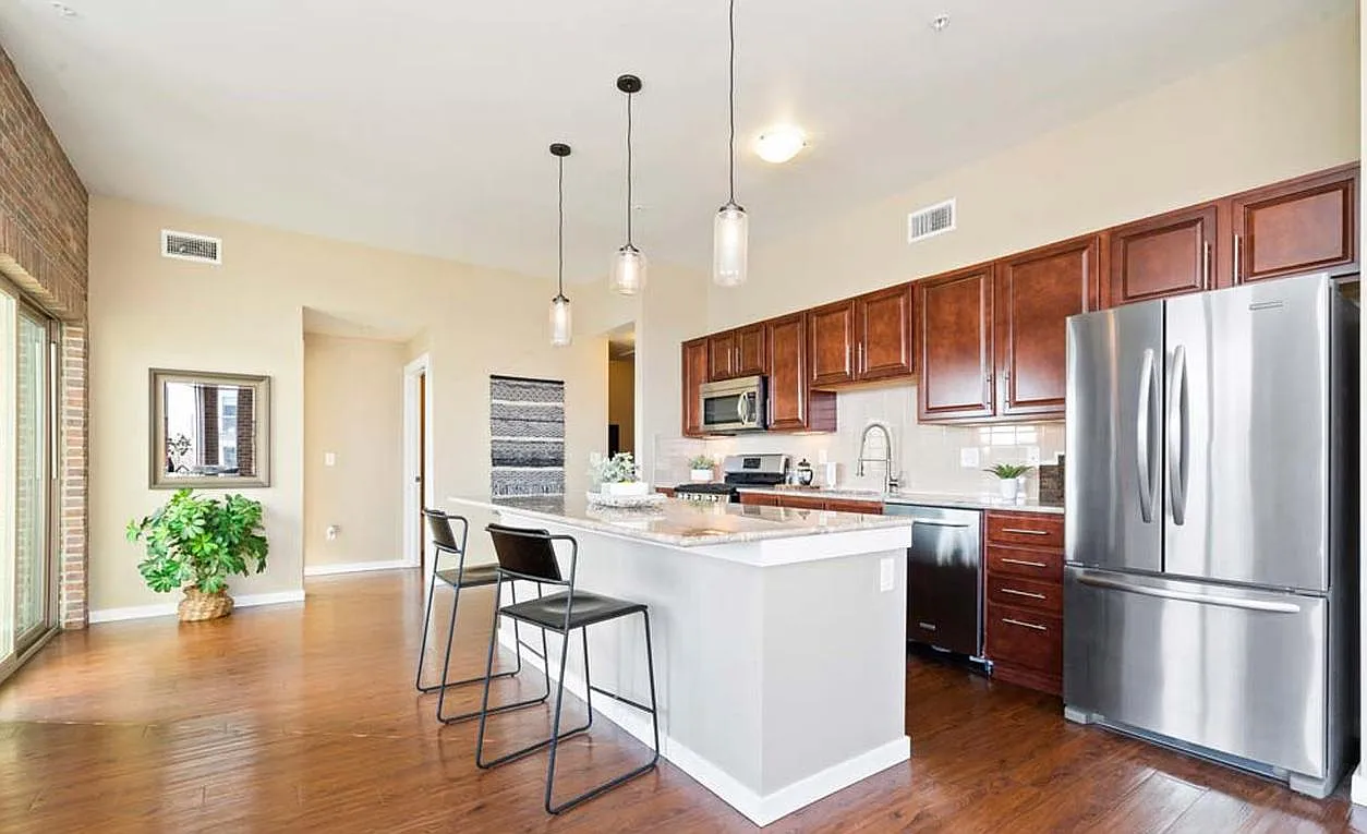 2 bed, 1200 sqft, $2,900 — Photo 2