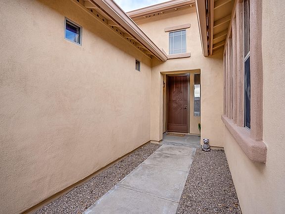 4th image of 806 W Camino Curvitas
