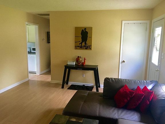 3rd image of 210 Maymont Dr
