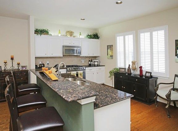 5th image of 3007 N Heights Hollow Ln