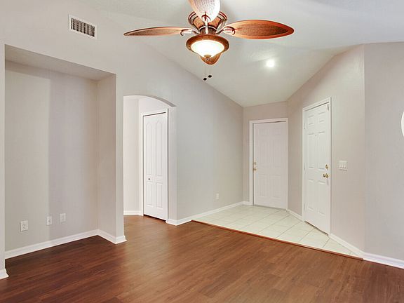2nd image of 926 Lake Shore Ranch Dr