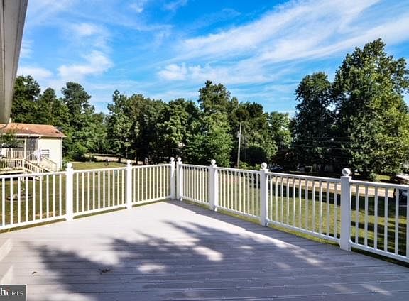 3rd image of 304 Monument Dr