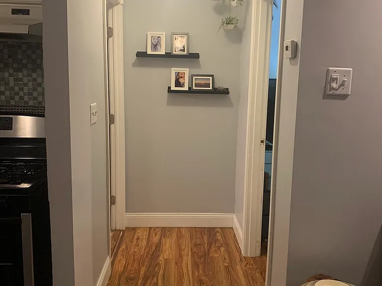 126 Mammoth Rd — Photo 7