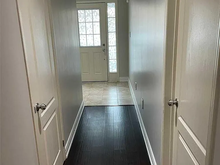 122 Russel Dr — Photo 2